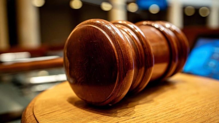 凯尔特人队球员杰伦·布朗之父在拉斯维加斯涉嫌持刀伤人被捕 | 面临谋杀未遂指控